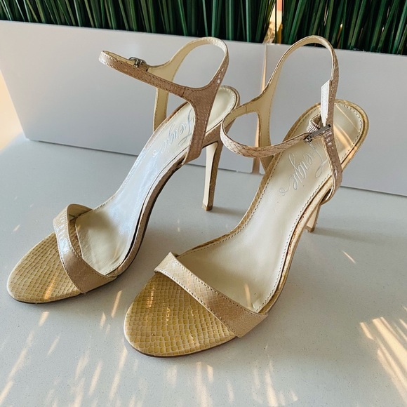 Fergie High Heel Sandals with Ankle Straps, Nude Beige Tan Neutral, sie 7.5 - Picture 3 of 6